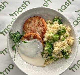 Рыбные котлеты с кус-кусом и брокколи